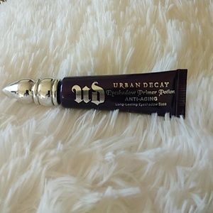 UD Eyeshadow Primer Potion